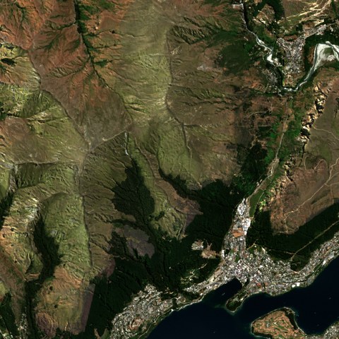 Satellite photo of the same 8 km square around Ben Lomond + Queenstown